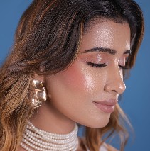 Customer wearing 53S Beauty lashes